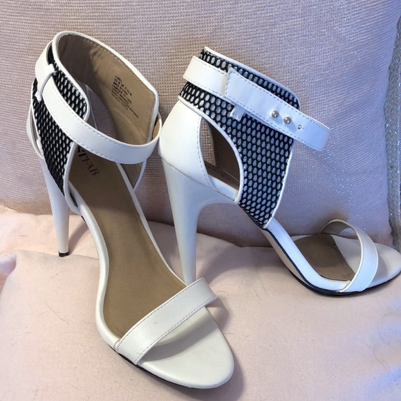 Just Fab Lorel Black & White heels - Picture 1 of 7